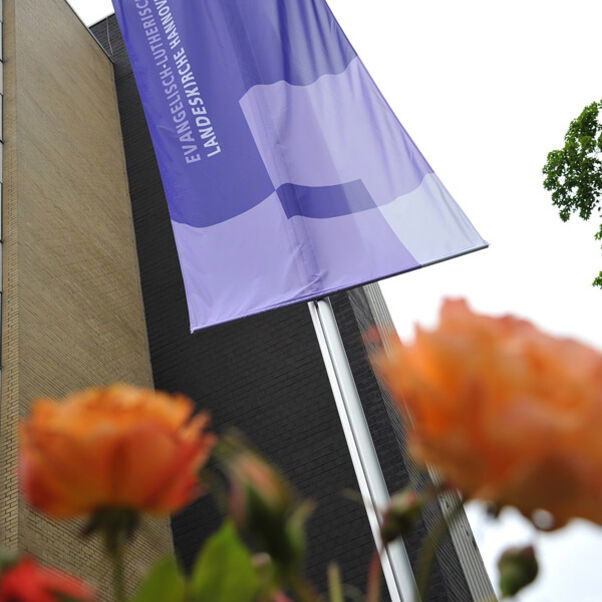 fahne_henri_innenhof_wbm_lk