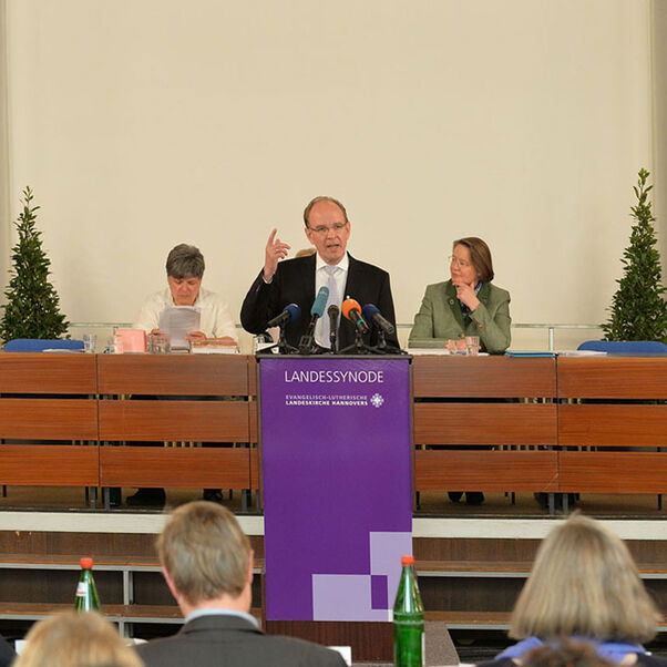 bischofsbericht6_frontal