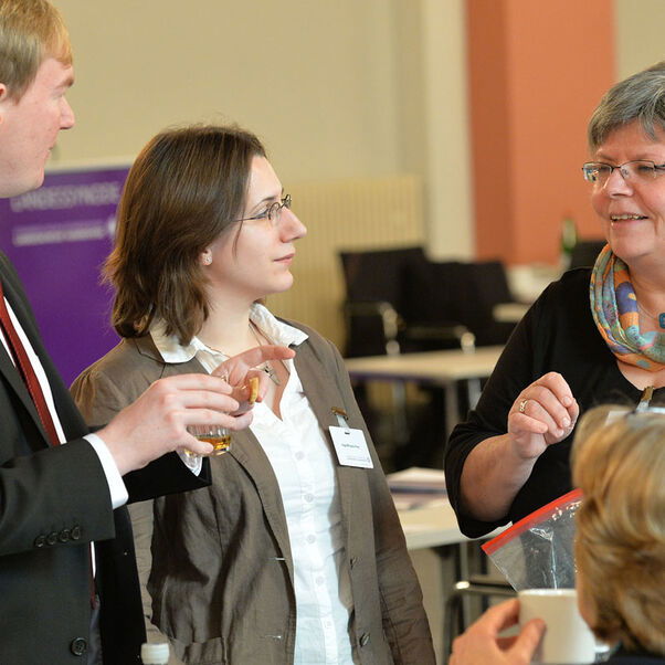 JS5_5646_im_gespraech