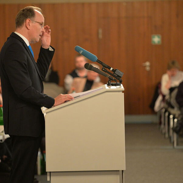 JS5_5714_Bischofsbericht Plenum