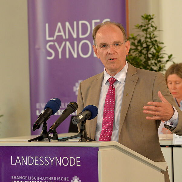 landesbischof_pult_rechts