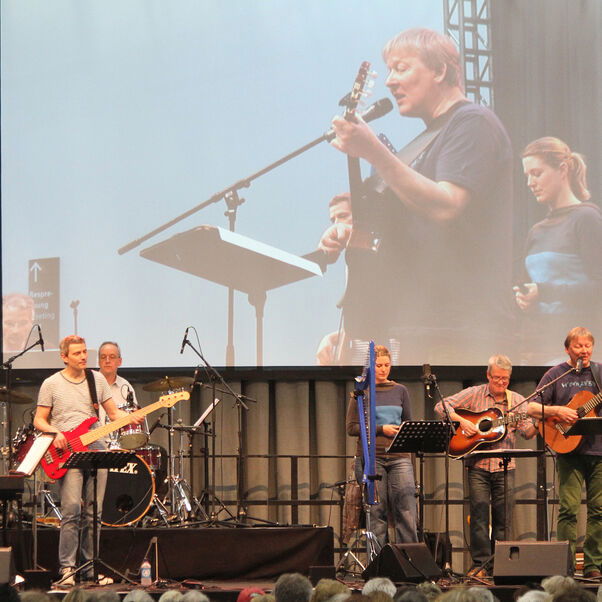 Eine Band auf einer Bühne