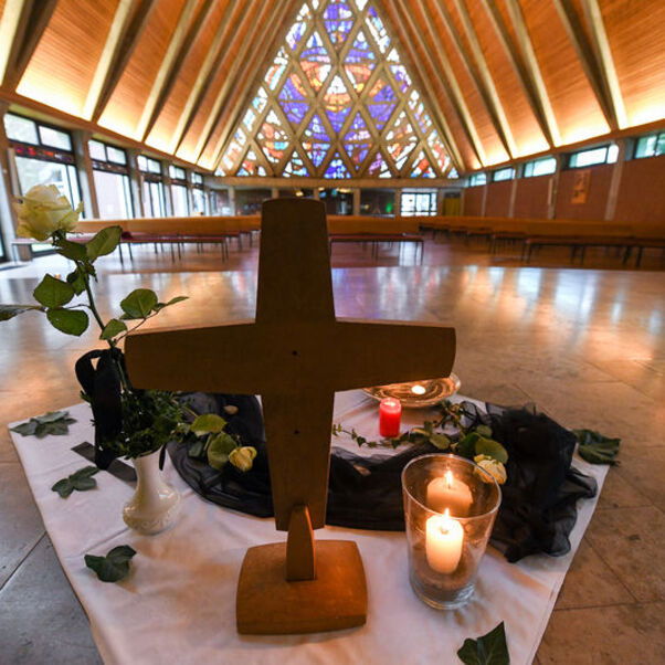 Gedenken im Innenraum der Corvinus-Kirche in Wunstorf