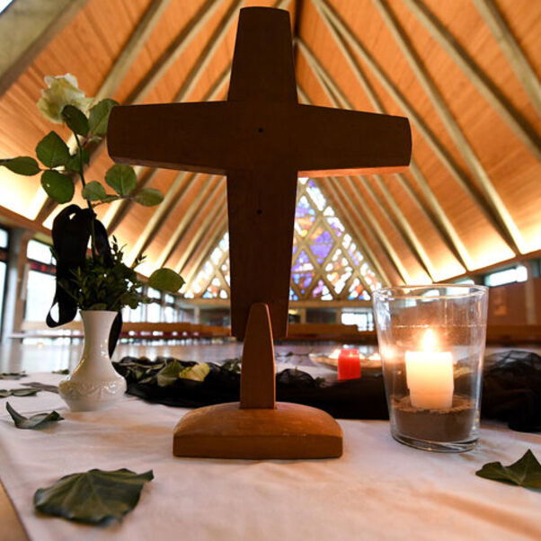 Gedenken im Innenraum der Corvinus-Kirche in Wunstorf