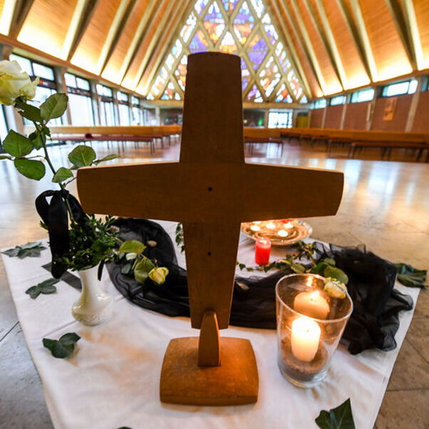 Gedenken im Innenraum der Corvinus-Kirche in Wunstorf