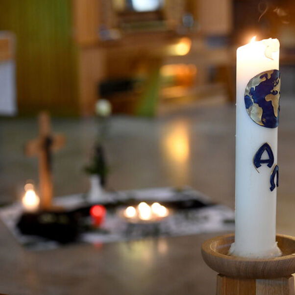 Gedenken im Innenraum der Corvinus-Kirche in Wunstorf