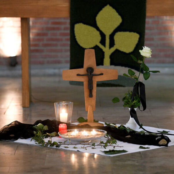 Gedenken im Innenraum der Corvinus-Kirche in Wunstorf