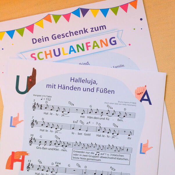 Das gefaltete Plakat mit dem Fingeralphabet enthält ein Grußwort von Landesbischof Ralf Meister und ein Lied.