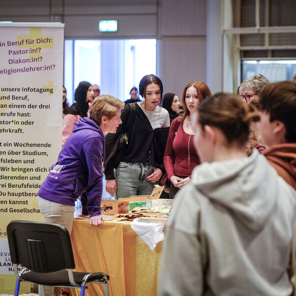 Jugendliche bei einer Veranstaltung