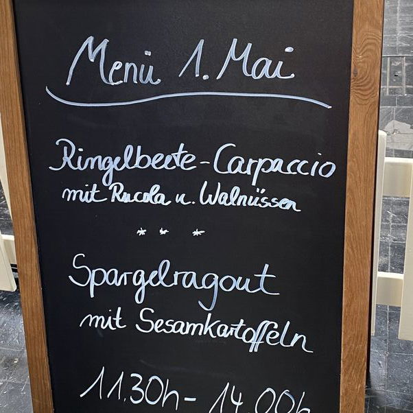 Tafel mit dem Gerichten des Tages.