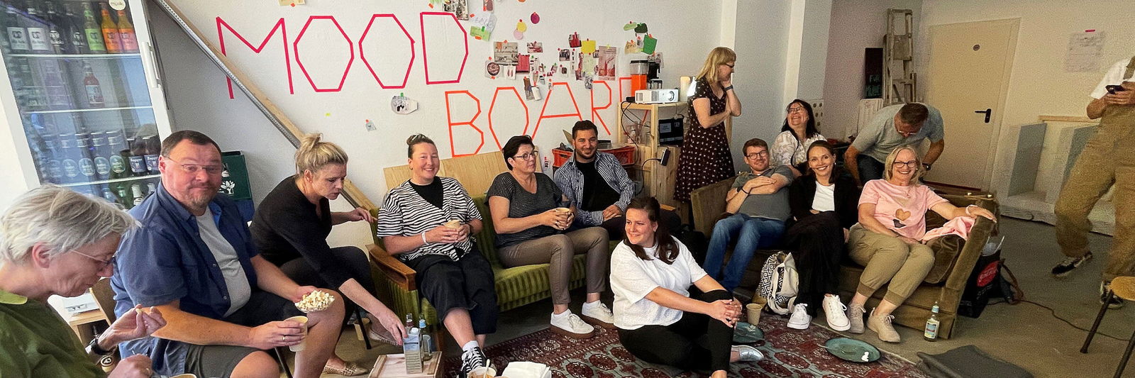 Reisegruppe im Ladenlokal von Mütopia in Köln-Mühlheim