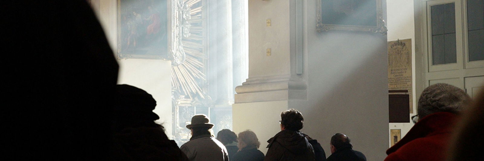 Lichtstrahl im Kirchenraum