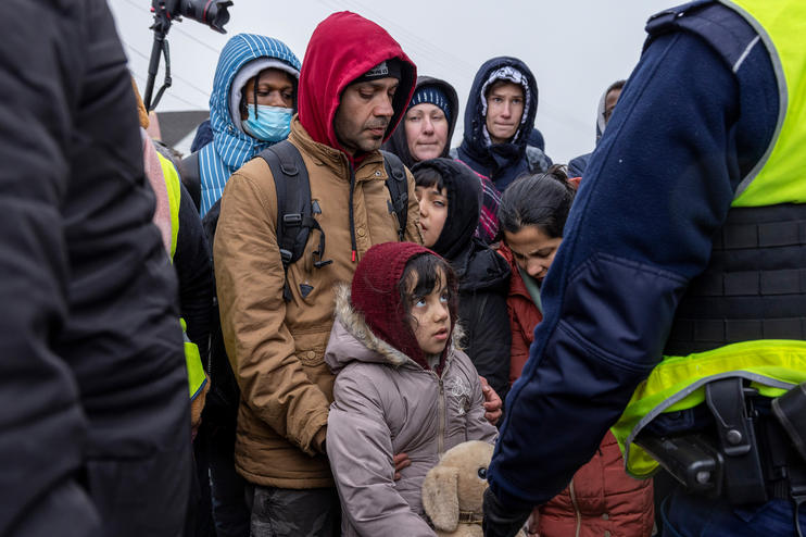 Ankunft der ukrainischen Flüchtlinge an dem polnisch-ukrainischen Grenzübergang Medyka