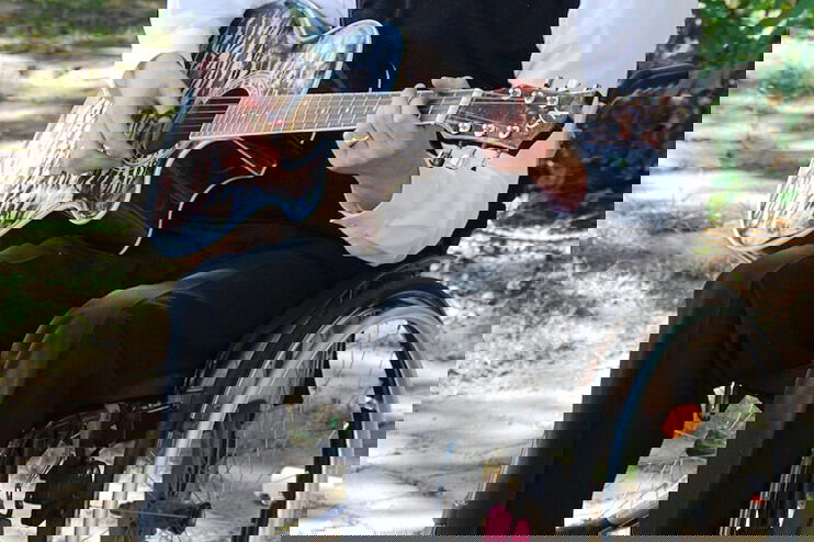 Unserem Autor geht es wie den meisten Menschen: „Musik bringt in uns etwas zum Schwingen, dem wir uns nicht entziehen können.“