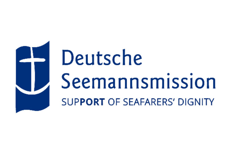 Links ist ein Anker auf blauem Hintergrund zu sehen. Rechts daneben steht in Blau: Deutsche Seemannsmission - Support of Seafarer's Dignity