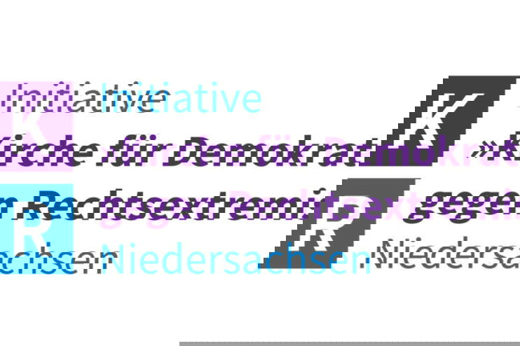 vier quadrate mit buchstaben in blau und lila. Darin steht ikdr. Daneben in blau-lila Schrift: Initiative "Kirche für Demokratie - gegen Rechtsextremismus"