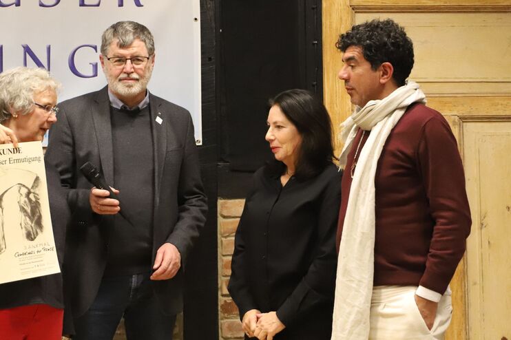 Menschen bei einer Preisverleihung