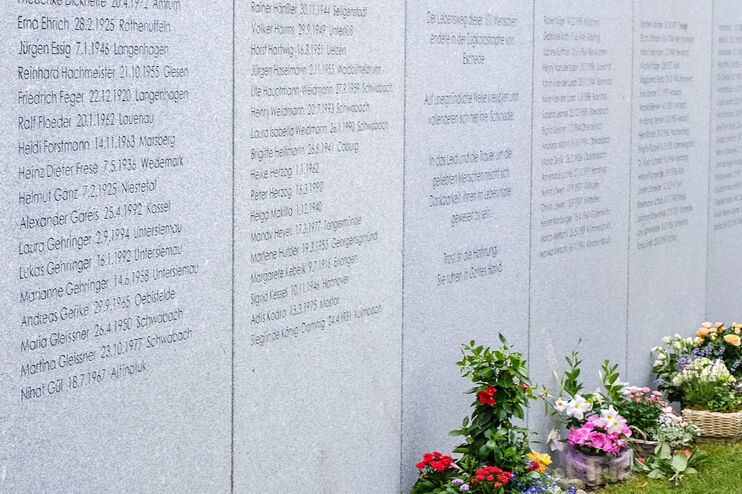 Vor 25 Jahren entgleiste der ICE 884 „Wilhelm Conrad Röntgen“ auf seiner Fahrt von München nach Hamburg bei Tempo 200 an einer Weiche am südlichen Ortsrand von Eschede in Niedersachsen. 101 Menschen starben - Heinrich Löwen verlor bei der Zugkatastrophe von Eschede seine Frau Christl und seine Tochter Astrid.