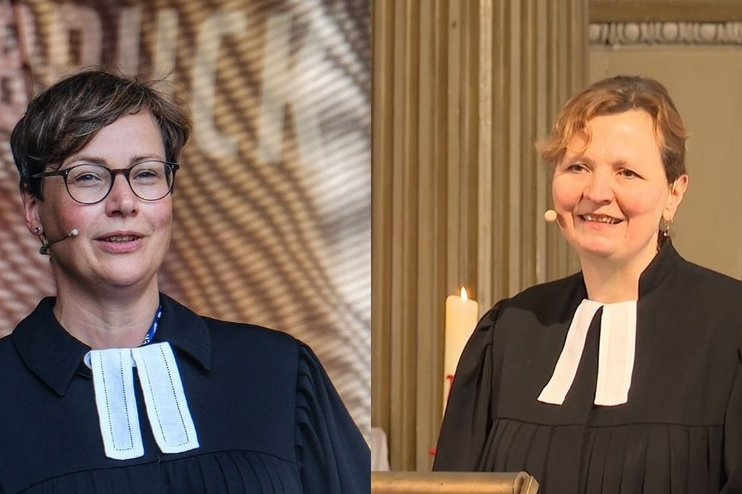 Zwei Frauen im Talar